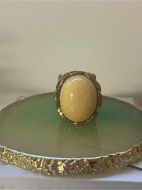 Amrita Singh Bridgehampton Cream Crackled Oval Statement Ring | NWOT | Rare